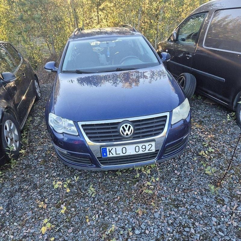 Blå Begagnad 2008 VW Passat Sportline Kombi | 9 999 kr (Superpris) - Bild 1/4