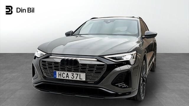 Begagnad Audi Q8 e-tron S-Line 300 kW (408 HK) 2024 Grå SUV