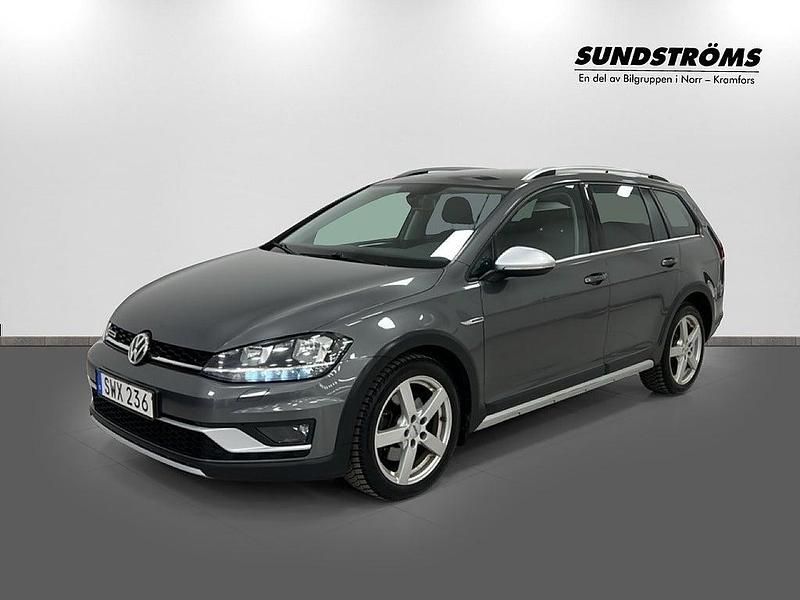 Mörkgrå Begagnad 2017 VW Golf Alltrack Kombi | 179 900 kr (Marknadspris) - Bild 1/4