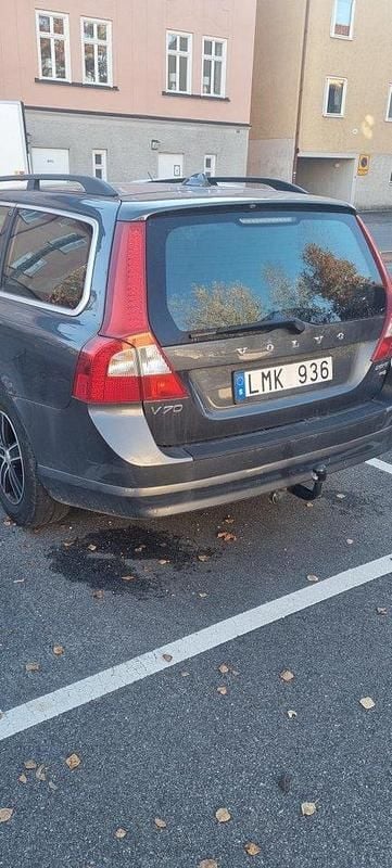 Grå Begagnad 2010 Volvo V70 Momentum Kombi | 52 000 kr (Bra pris) - Bild 1/4