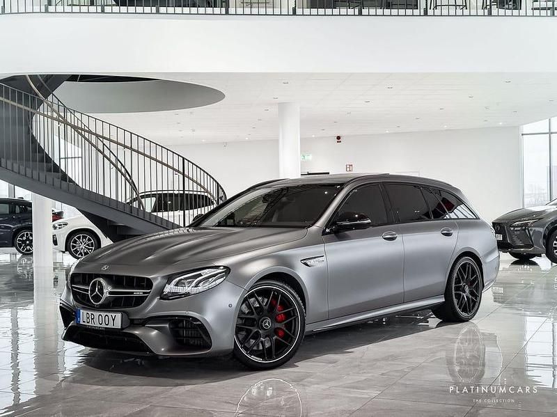 Grå Begagnad 2018 Mercedes E63S AMG AMG Kombi | 809 000 kr (Marknadspris) - Bild 1/4