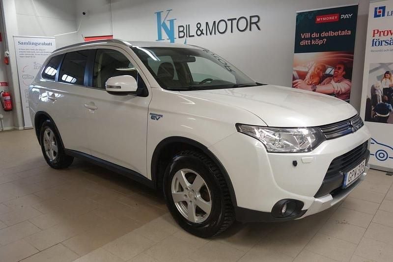 Begagnad Mitsubishi Outlander 203 HK (149 kW) 2015 Vit metallic SUV