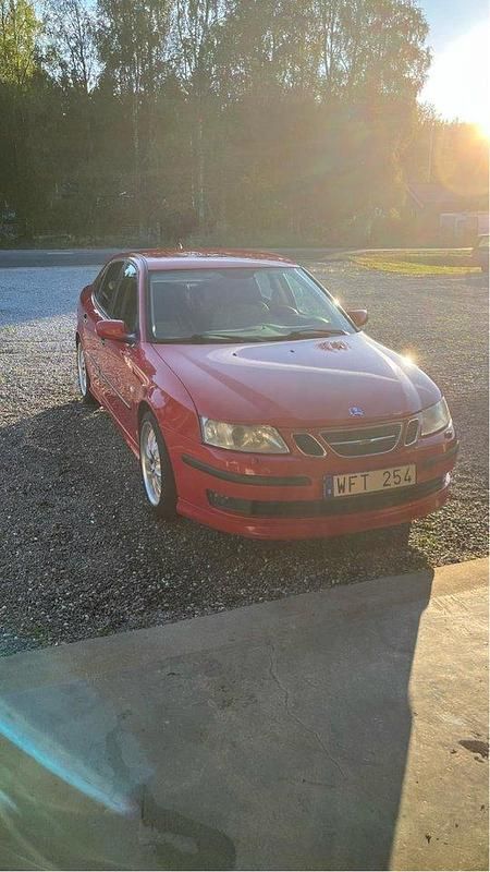 Röd Begagnad 2005 Saab 9-3 Aero Sedan | 47 000 kr (Marknadspris) - Bild 1/3