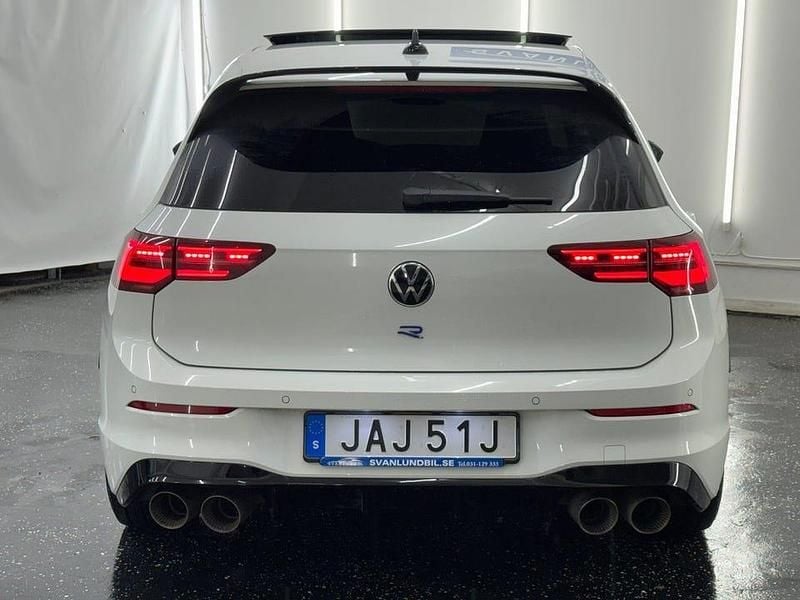 Begagnad VW Golf VIII R 333 HK (244 kW) 2023 Vit Halvkombi