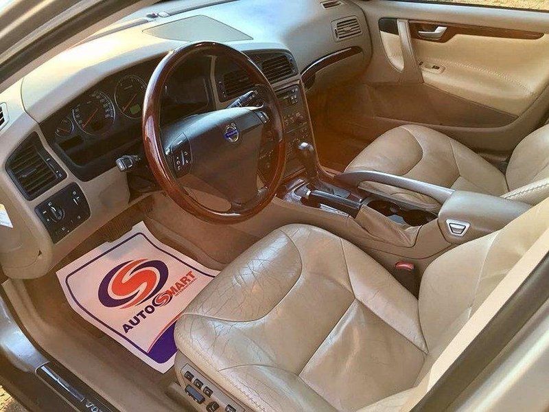 Begagnad Volvo XC70 Momentum 163 HK (119 kW) 2005 Grön SUV