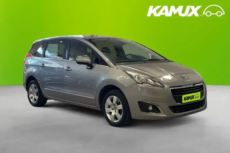 Grå Begagnad 2016 Peugeot 5008 Minibuss | 99 800 kr (Lite dyr) - Bild 1/3