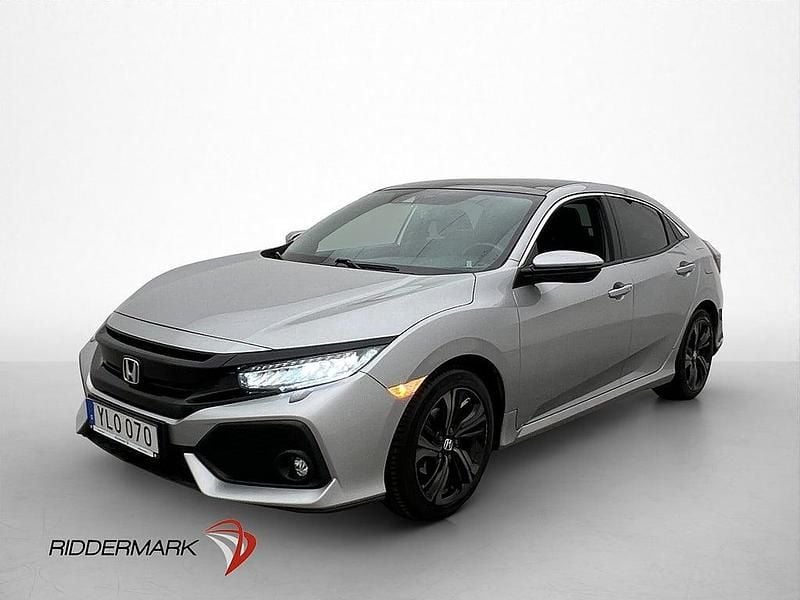 Begagnad Honda Civic Executive 129 HK (94 kW) 2017 Silver Halvkombi
