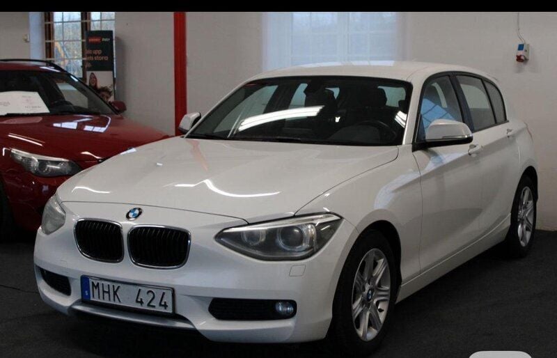 Vit Begagnad 2012 BMW 118 Halvkombi | 69 500 kr - Bild 1/3