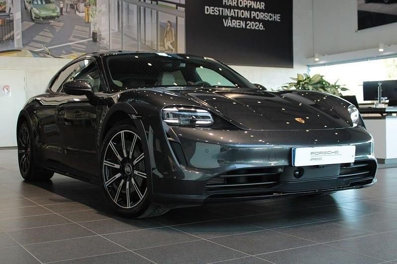 Volcano grey metallic Begagnad 2021 Porsche Taycan Cross Turismo Kombi | 749 000 kr - Bild 1/4