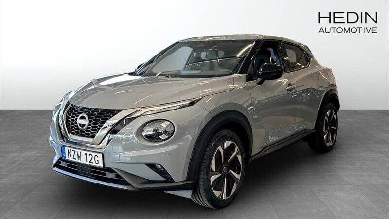 Ljusgrå (grey) Ny 2024 Nissan Juke Tekna SUV | 353 000 kr - Bild 1/4