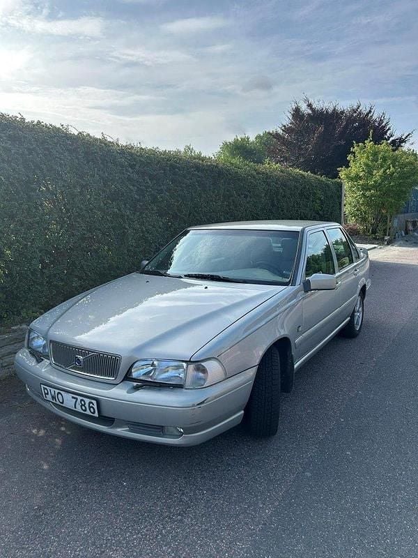 Grå Begagnad 2000 Volvo S70 Sedan | 19 900 kr (Superpris) - Bild 1/1