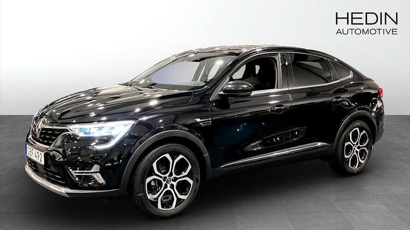Svart (black) Begagnad 2021 Renault Arkana SUV | 219 800 kr (Bra pris) - Bild 1/4
