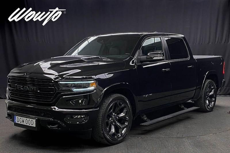 Svart Begagnad 2022 Dodge Ram Limited Pickup | 899 800 kr (Marknadspris) - Bild 1/3
