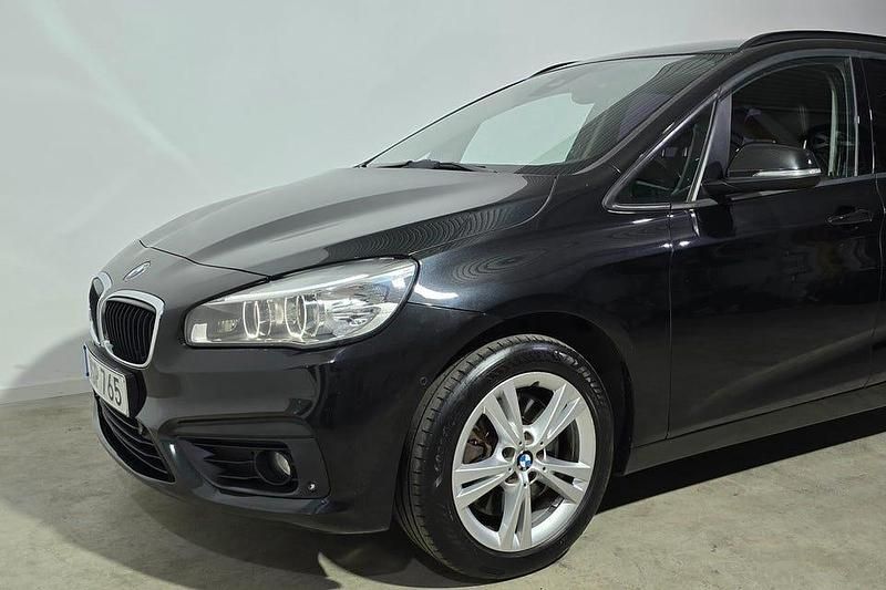 Begagnad BMW 220 Gran Tourer Advantage 191 HK (140 kW) 2016 Svart Minibuss