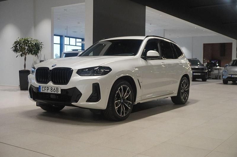 Vit Begagnad 2023 BMW X3 M Sport SUV | 609 800 kr (Marknadspris) - Bild 1/4