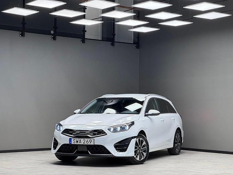 Vit Begagnad 2024 Kia Ceed Sportswagon Advance Kombi | 289 900 kr (Lite dyr) - Bild 1/3