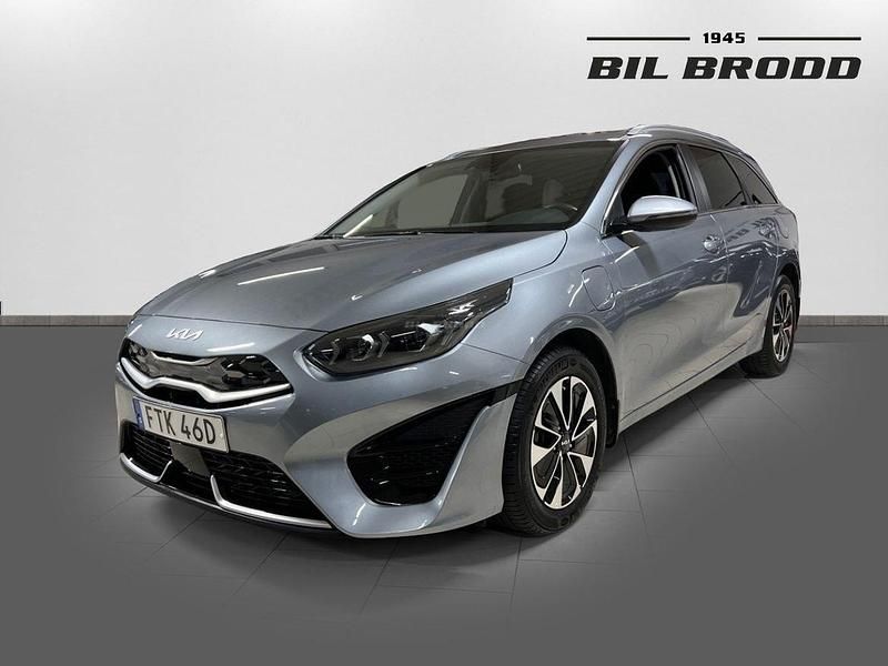 Grå Begagnad 2021 Kia Ceed Sportswagon Advance Kombi | 259 800 kr (Marknadspris) - Bild 1/4