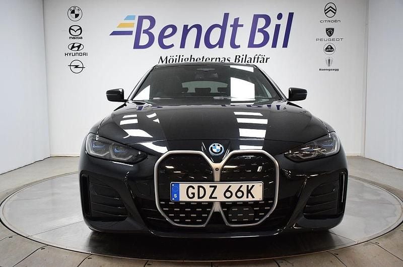 Begagnad BMW i4 M Sport 250 kW (340 HK) 2022 Safirsvart metallic Sedan