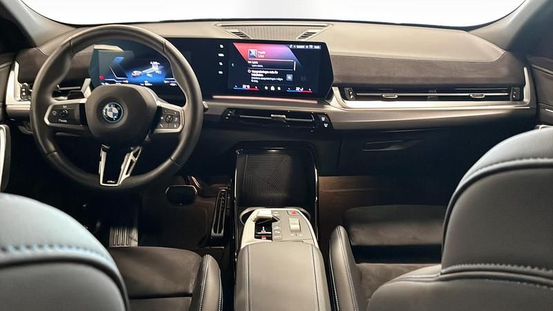 Begagnad BMW iX2 Shadowline 230 kW (313 HK) 2024 Grå SUV