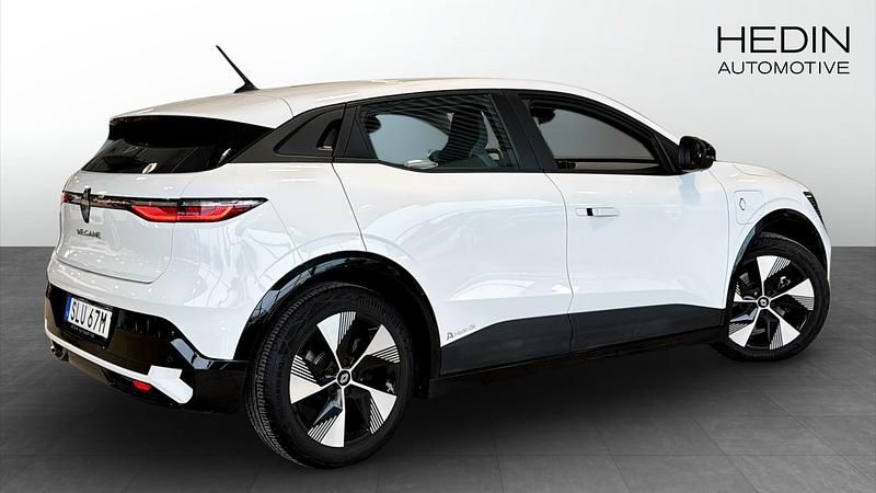 Begagnad Renault Megane E-Tech Equilibre 95 kW (130 HK) 2022 Halvkombi