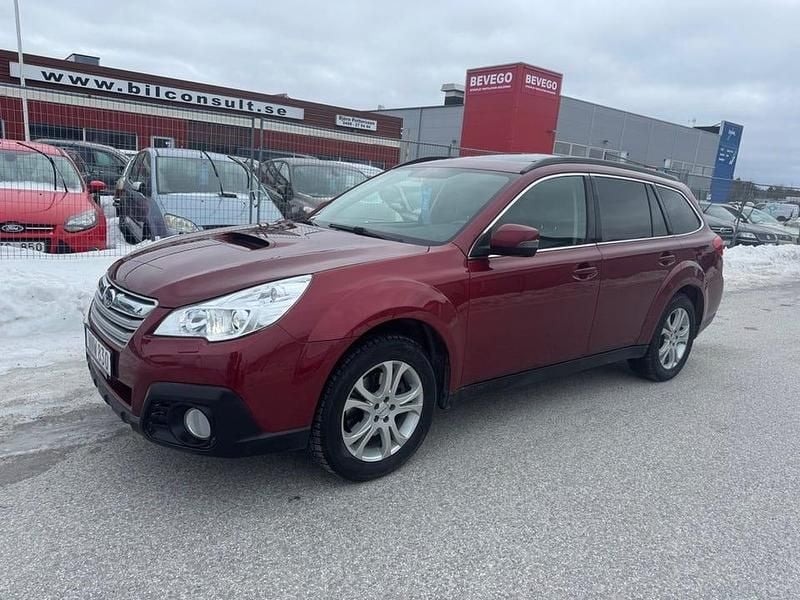 Rödmetallic Begagnad 2014 Subaru Outback Kombi | 79 900 kr (Bra pris) - Bild 1/4