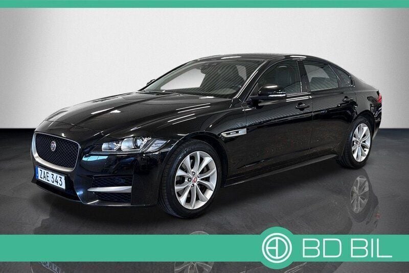 Svart (santorini svartmetallic) Begagnad 2018 Jaguar XF R-Sport Sedan | 239 900 kr (Marknadspris) - Bild 1/3