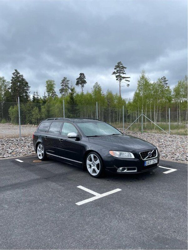 Svart Begagnad 2010 Volvo V70 R-Design Kombi | 43 000 kr (Bra pris) - Bild 1/4