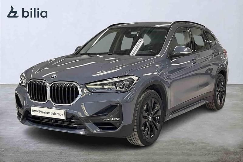Grå Begagnad 2021 BMW X1 Performance SUV | 249 900 kr (Bra pris) - Bild 1/1