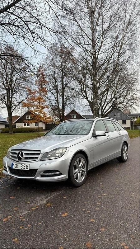 Silver Begagnad 2012 Mercedes C180 Kombi | 119 000 kr (Marknadspris) - Bild 1/4