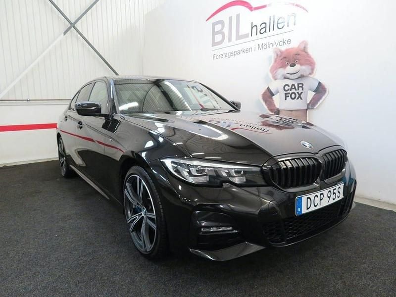 Svart Begagnad 2020 BMW 330 M Sport Sedan | 298 000 kr (Marknadspris) - Bild 1/4