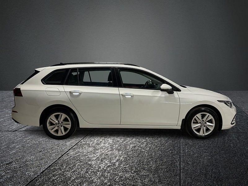 Begagnad VW Golf VIII 116 HK (85 kW) 2022 Vit Kombi