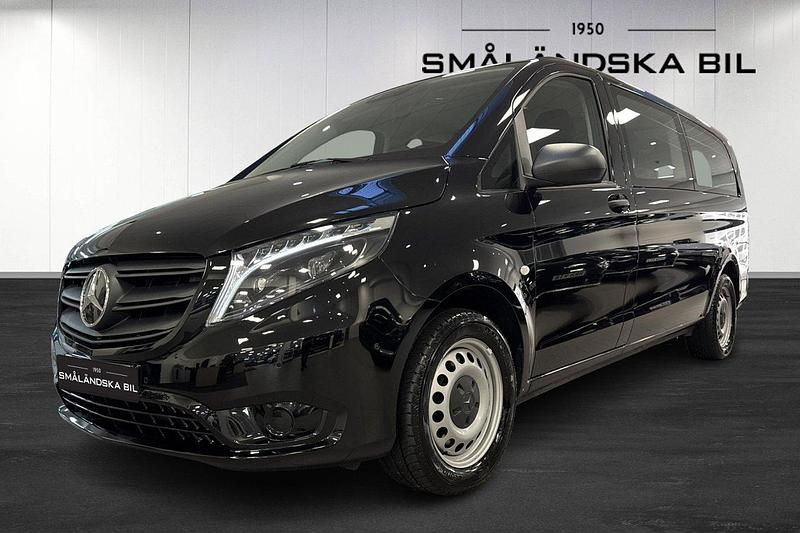 Svart Begagnad 2024 Mercedes Vito Kombi | 569 000 kr - Bild 1/4