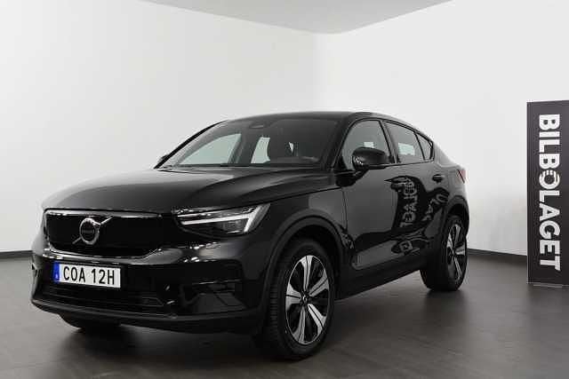 Svart Begagnad 2022 Volvo EC40 Plus SUV | 359 800 kr (Marknadspris) - Bild 1/4
