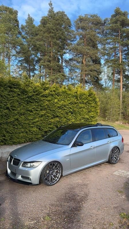 Begagnad 2007 BMW 335 Kombi | 130 000 kr (Marknadspris) - Bild 1/4
