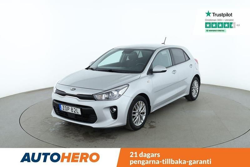 Grå Begagnad 2019 Kia Rio Attract Halvkombi | 128 000 kr - Bild 1/4