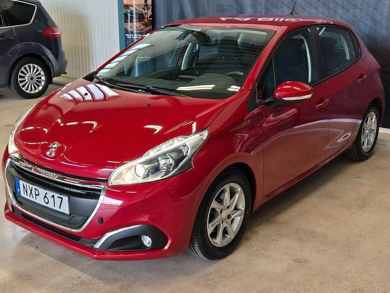 Begagnad Peugeot 208 99 HK (72 kW) 2015 Mörkröd Halvkombi
