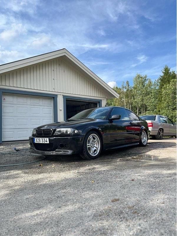 Svart Begagnad 2003 BMW 330 M Sport Sportkupé | 75 000 kr - Bild 1/3