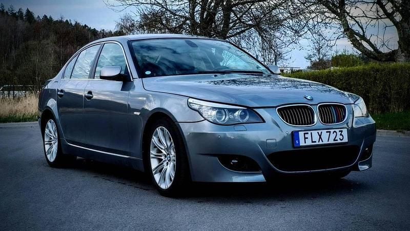 Grå Begagnad 2007 BMW 530 M Sport Sedan | 79 000 kr (Bra pris) - Bild 1/4