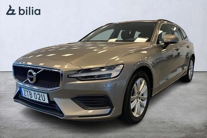Grå Begagnad 2022 Volvo V60 Pro Kombi | 329 000 kr (Superpris) - Bild 1/3