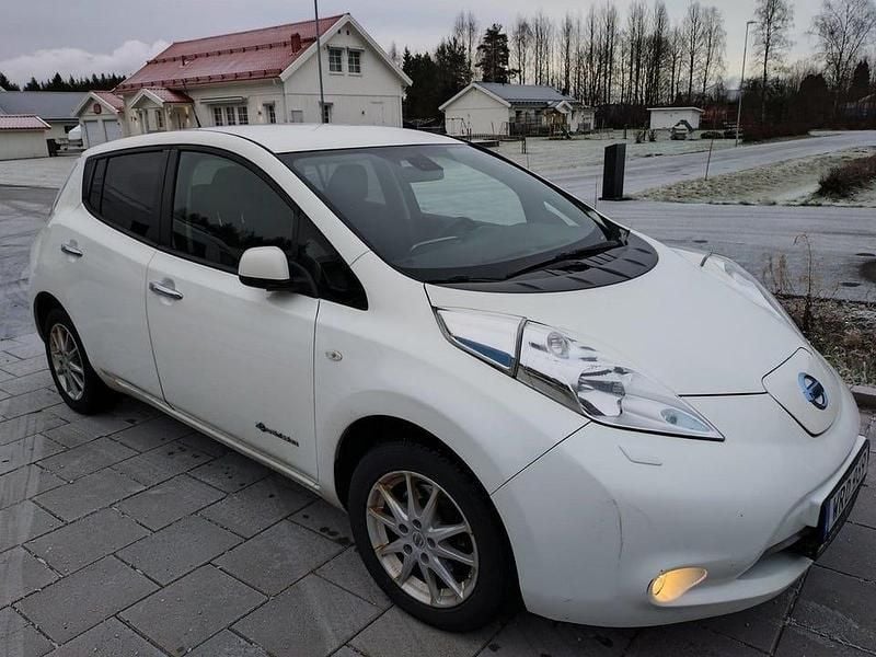 Begagnad 2017 Nissan Leaf Halvkombi | 58 000 kr (Superpris) - Bild 1/3