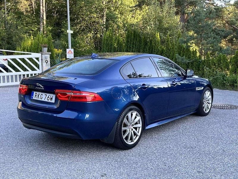 Begagnad Jaguar XE R-Sport 164 HK (120 kW) 2015 Blå Sedan