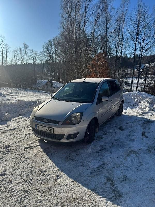 Begagnad Ford Fiesta 80 HK (58 kW) 2008 Halvkombi