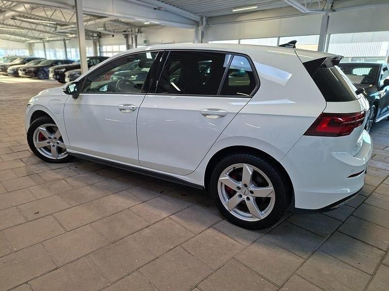 Begagnad VW Golf VIII GTE 245 HK (180 kW) 2020 Pure white Halvkombi