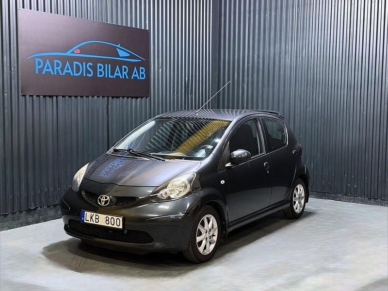 Mörkgrå Begagnad 2007 Toyota Aygo Halvkombi | 34 900 kr (Marknadspris) - Bild 1/4
