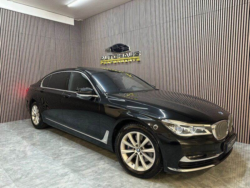 Svart Begagnad 2017 BMW 750L Executive Sedan | 599 900 kr - Bild 1/4