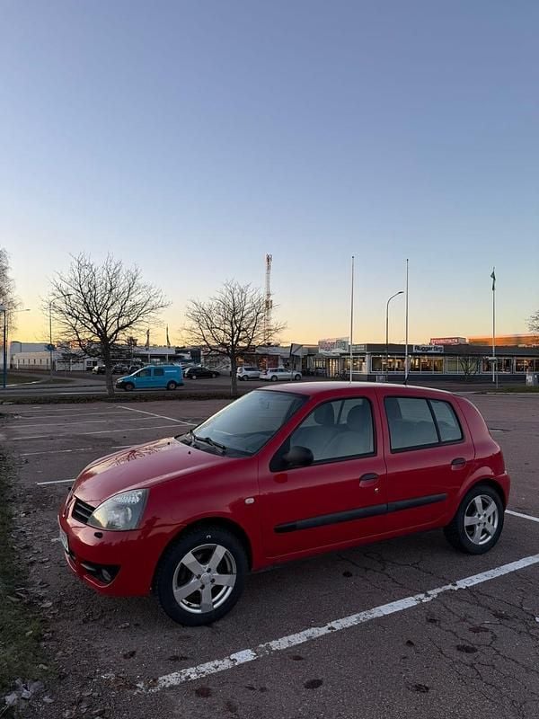 Begagnad 2008 Renault Clio R.S. Halvkombi | 21 000 kr (Marknadspris) - Bild 1/4