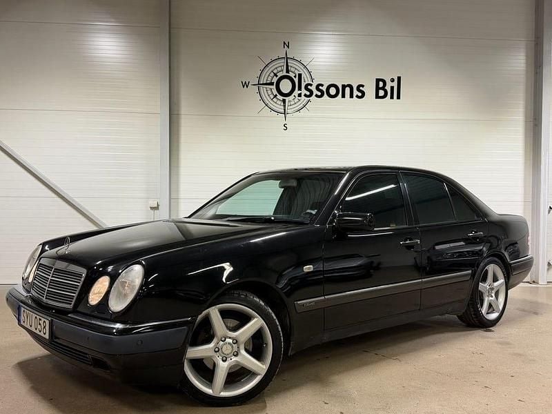 Svart Begagnad 1998 Mercedes E320 Elegance Sedan | 49 900 kr - Bild 1/4