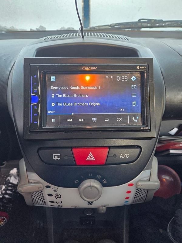 Begagnad Toyota Aygo 68 HK (50 kW) 2011 Grey metallic Halvkombi