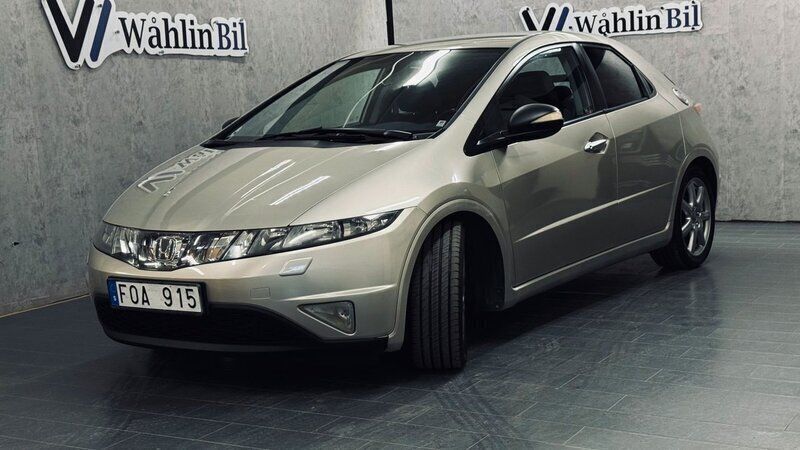 Silver Begagnad 2007 Honda Civic Sport Halvkombi | 69 900 kr (Marknadspris) - Bild 1/4
