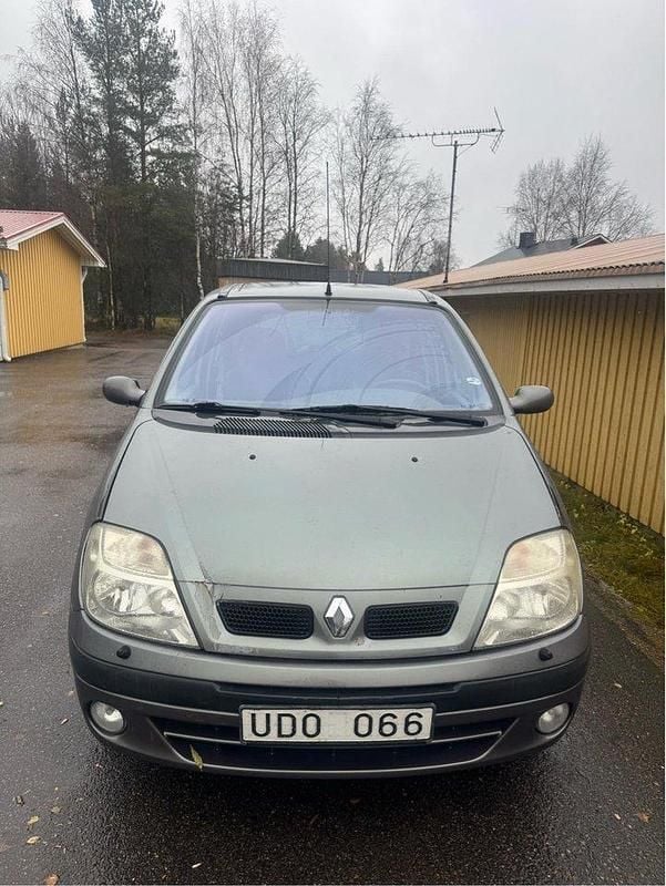 Grå Begagnad 2003 Renault Scénic Expression Minibuss | 19 500 kr (Dyr) - Bild 1/4